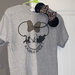 Disney T-shirt and Minnie Mouse ears set. Only worn a few times